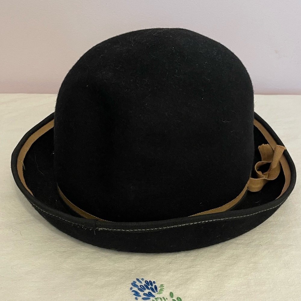 Vintage 1990s black felt hat